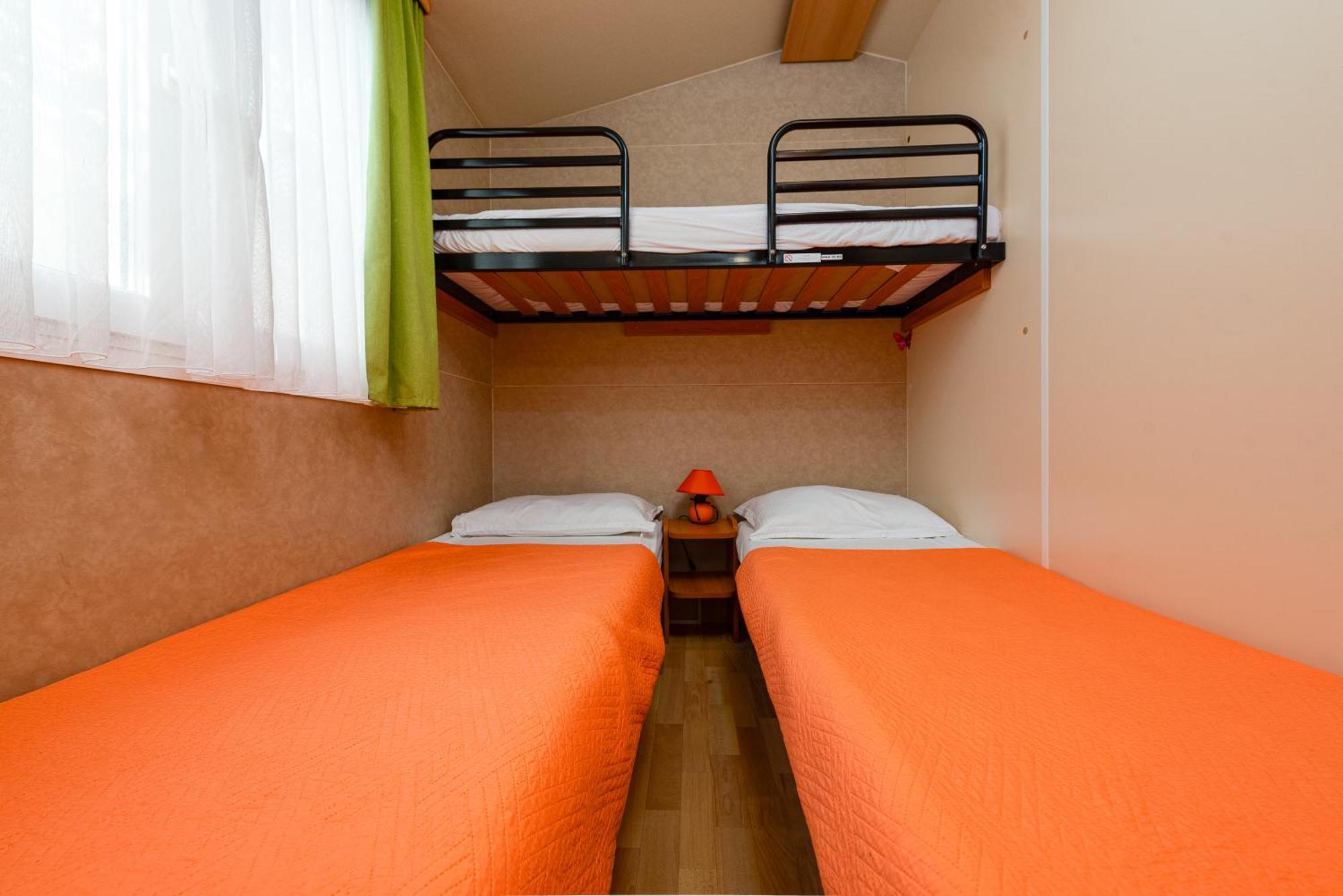 Camp Mrkva Mobile Homes With Pool Sukošan Exterior foto